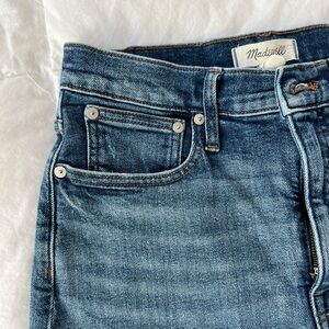 Madewell size 28. Slim wide leg crop jeans with raw hem.  Excellent condition.